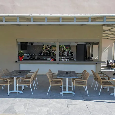 Remezzo & Aparthotel 4*