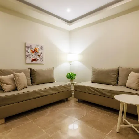 Remezzo & Apartahotel 4*