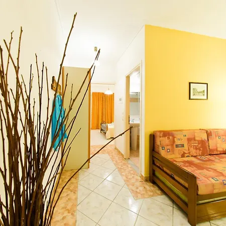 Remezzo & Aparthotel 2*
