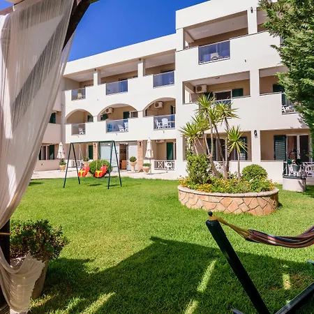 Remezzo Studios&apartments Aparthotel
