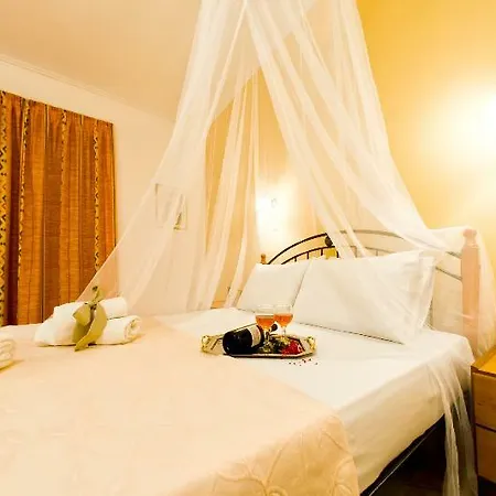 Aparthotel Remezzo Studios&apartments Amoudi